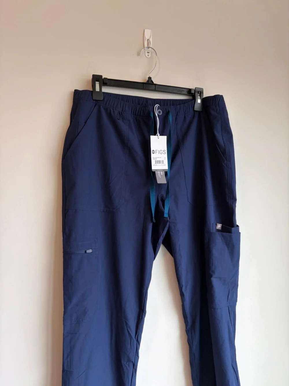 NWT Figs Men's Cairo Cargo Scrub Pant in Navy - M
